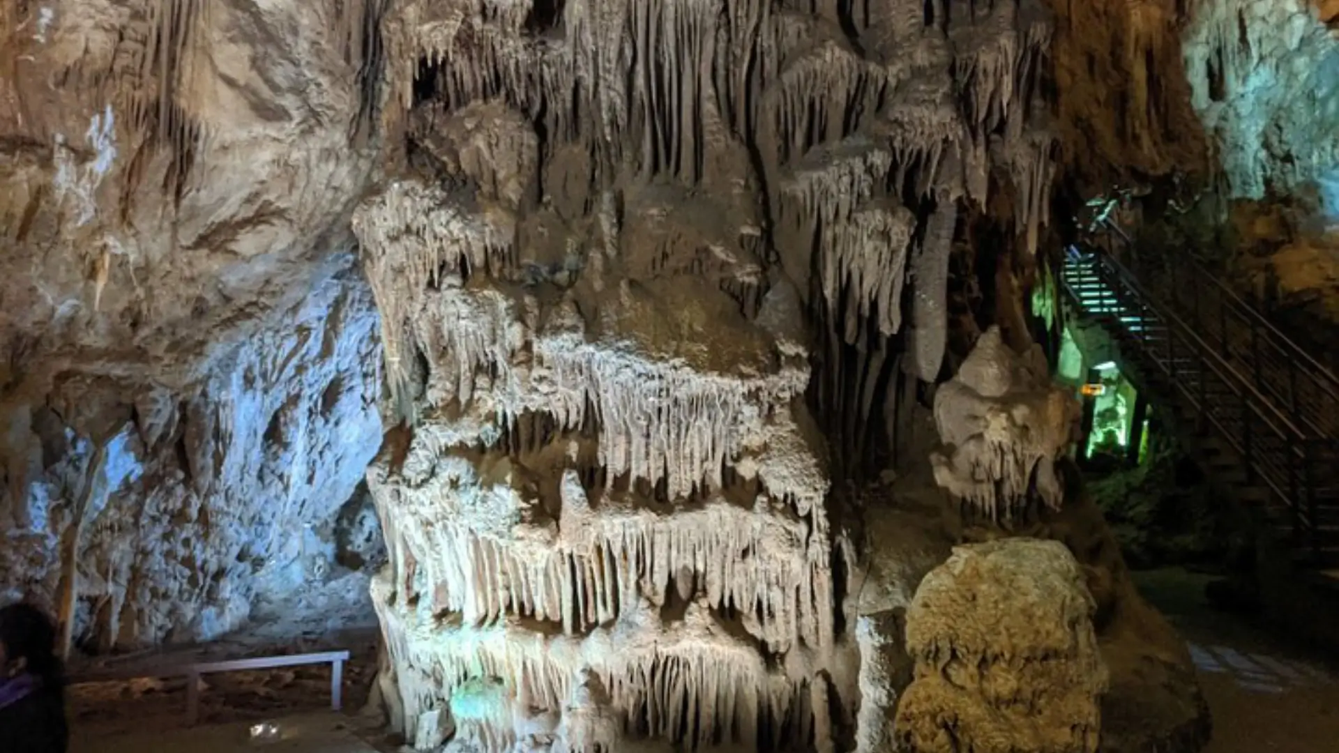 Private day trip from Belgrade to Resava Cave and Manasija Monastery — Mercedes in central Serbia